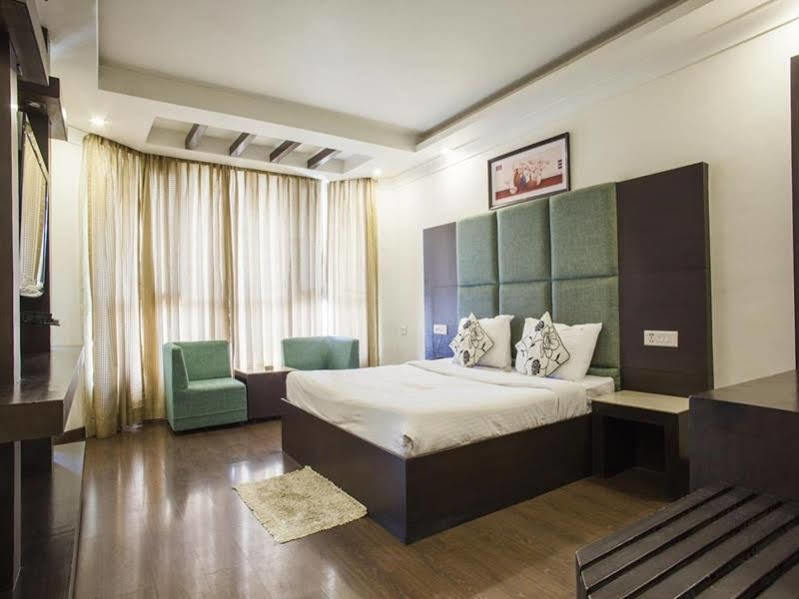Mgm1 Hotel Dalhousie Bagian luar foto